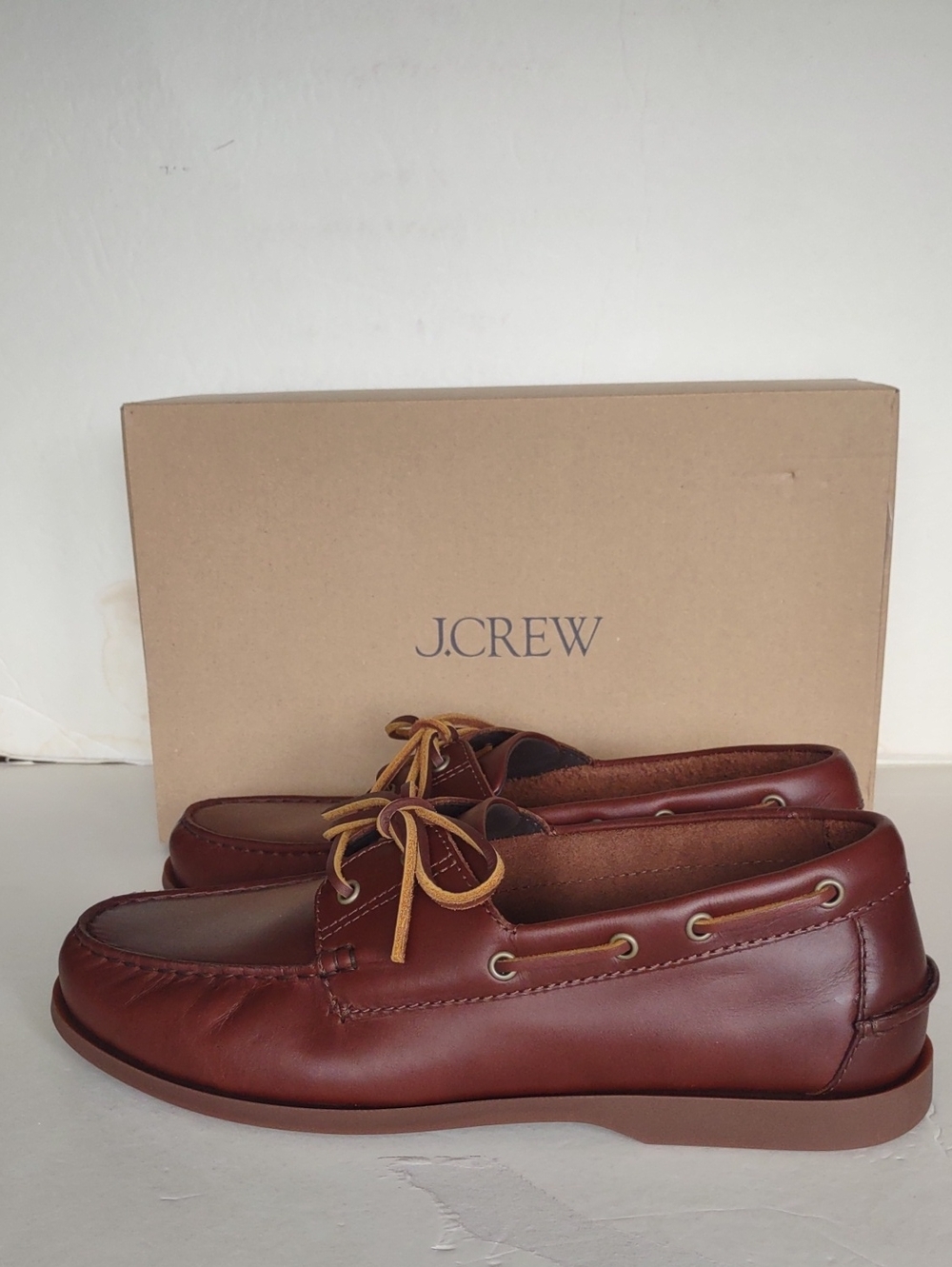 BRAND NEW J. Crew Men’s Chestnut Brown Leather Boat Shoes with Tan Laces